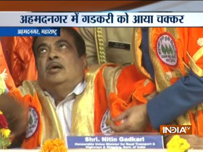 केंद्रीय मंत्री नितिन गडकरी की तबीयत बिगड़ी, कार्यक्रम के दौरान आया चक्कर केंद्रीय मंत्री नितिन गडकरी की तबीयत बिगड़ी, कार्यक्रम के दौरान आया चक्कर- India TV