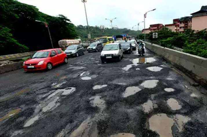 Supreme Court expresses concern over large number of deaths due to potholes in last 5 years Supreme Court expresses concern over large number of deaths due to potholes in last 5 years- India TV