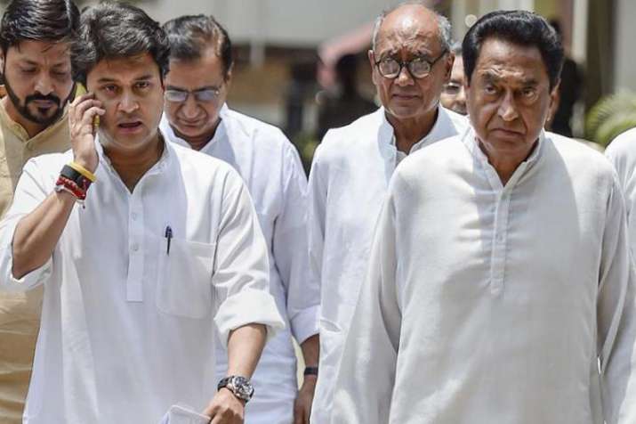 इंदिरा गांधी का ‘तीसरा बेटा’ या ज्योतिरादित्य सिंधिया, कौन होगा मध्य प्रदेश का अगला मुख्यमंत्री? इंदिरा गांधी का ‘तीसरा बेटा’ या ज्योतिरादित्य सिंधिया, कौन होगा मध्य प्रदेश का अगला मुख्यमंत्री?- India TV