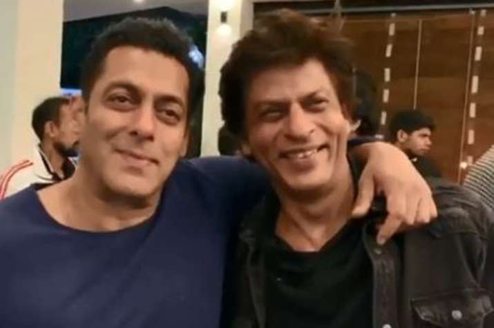 Shah Rukh Khan Salman Khan watches Karan Arjun together Shah Rukh Khan Salman Khan watches Karan Arjun together - India TV
