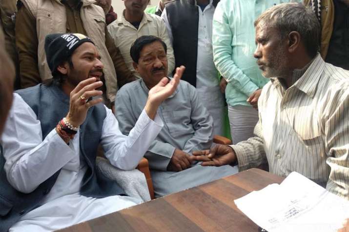 Tej Pratap holds people's court on the second consecutive day | Facebook Tej Pratap holds people's court on the second consecutive day | Facebook- India TV