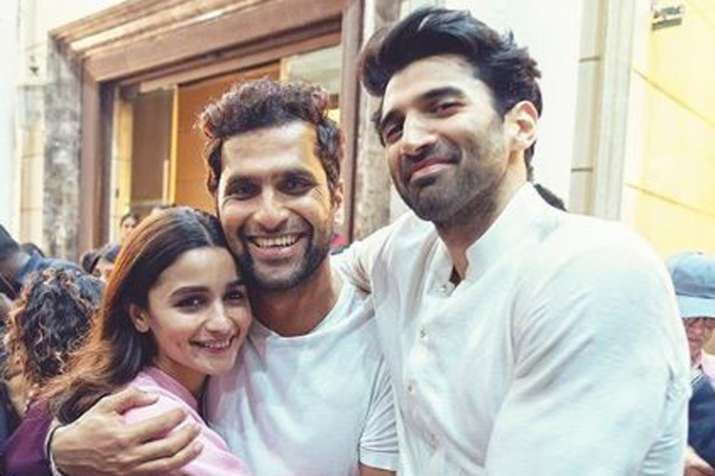 Alia Bhatt wraps up Kalank shoot, shares picture with Aditya Roy Kapur Alia Bhatt wraps up Kalank shoot, shares picture with Aditya Roy Kapur- India TV