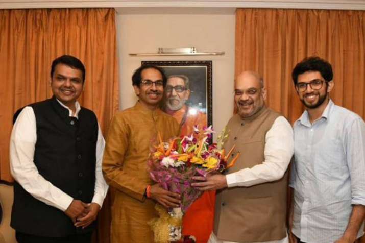 महाराष्ट्र में 50-50 फॉर्मूले पर बनेगी बात, शिवसेना बनना चाहती है 'बिग ब्रदर'! महाराष्ट्र में 50-50 फॉर्मूले पर बनेगी बात, शिवसेना बनना चाहती है 'बिग ब्रदर'!- India TV
