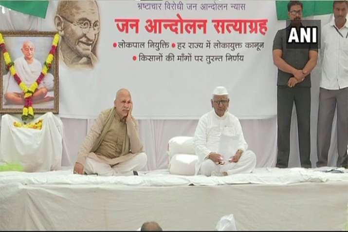 Anna Hazare begins his fast for the formation of Lokpal at the Centre and Lokayuktas in the states Anna Hazare begins his fast for the formation of Lokpal at the Centre and Lokayuktas in the states- India TV