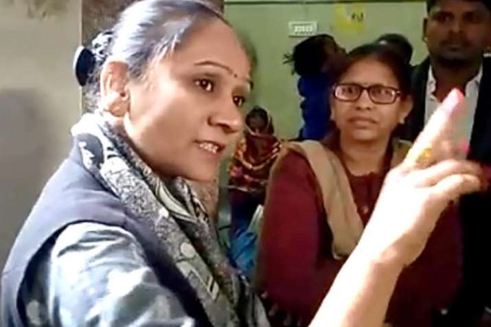 मध्य प्रदेश में बसपा विधायक राम बाई ने खुद को बताया ‘मंत्रियों का बाप’, वीडियो सोशल मीडिया पर वायरल मध्य प्रदेश में बसपा विधायक राम बाई ने खुद को बताया ‘मंत्रियों का बाप’, वीडियो सोशल मीडिया पर वायरल- India TV