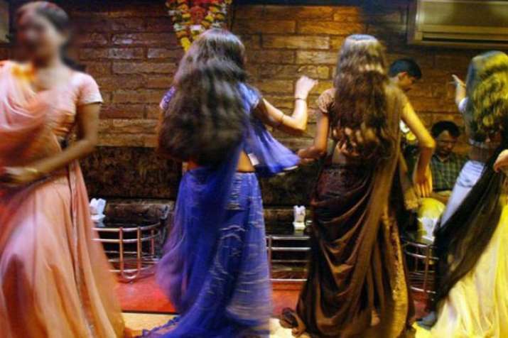 Mumbai Dance Bars: SC allows payment of tips to performers Mumbai Dance Bars: SC allows payment of tips to performers- India TV