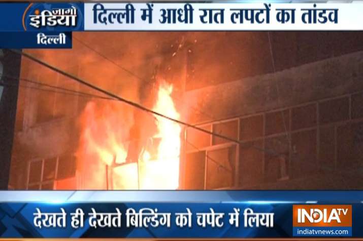 दिल्ली में आधी रात आग का कहर, कीर्ति नगर फर्नीचर मार्केट में लाखों का माल खाक दिल्ली में आधी रात आग का कहर, कीर्ति नगर फर्नीचर मार्केट में लाखों का माल खाक- India TV