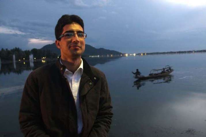 Shah Faesal, 2010 batch IAS topper Shah Faesal, 2010 batch IAS topper- India TV