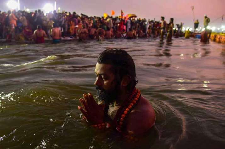 A Sadhu takes a holy dip at Sangam on the auspicious day... A Sadhu takes a holy dip at Sangam on the auspicious day...- India TV