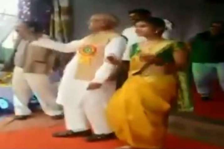 NCP MP from Bhandara-Gondiya Madhukar Kukade dances with students during a school function | ANI NCP MP from Bhandara-Gondiya Madhukar Kukade dances with students during a school function | ANI- India TV