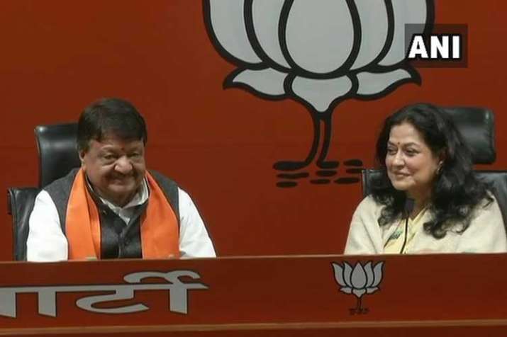 Veteran actor Moushumi Chatterjee joins BJP Veteran actor Moushumi Chatterjee joins BJP- India TV