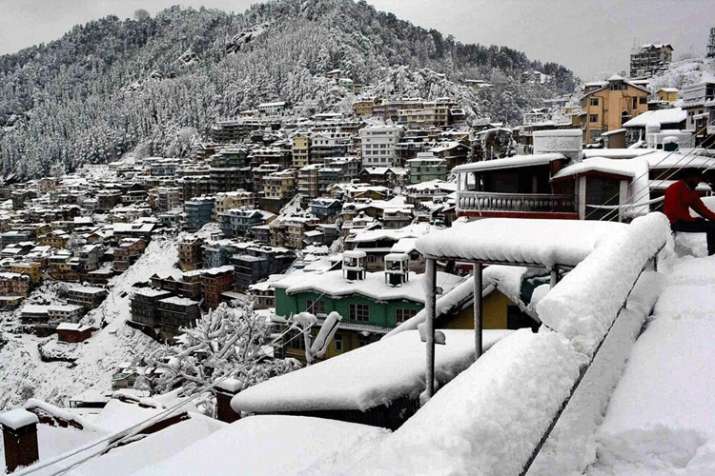 हिमाचल में शनिवार तक मध्यम से भारी बर्फबारी की संभावना, पर्यटकों को ऊंचाई वाले स्थानों पर नहीं जाने हिमाचल में शनिवार तक मध्यम से भारी बर्फबारी की संभावना, पर्यटकों को ऊंचाई वाले स्थानों पर नहीं जाने - India TV