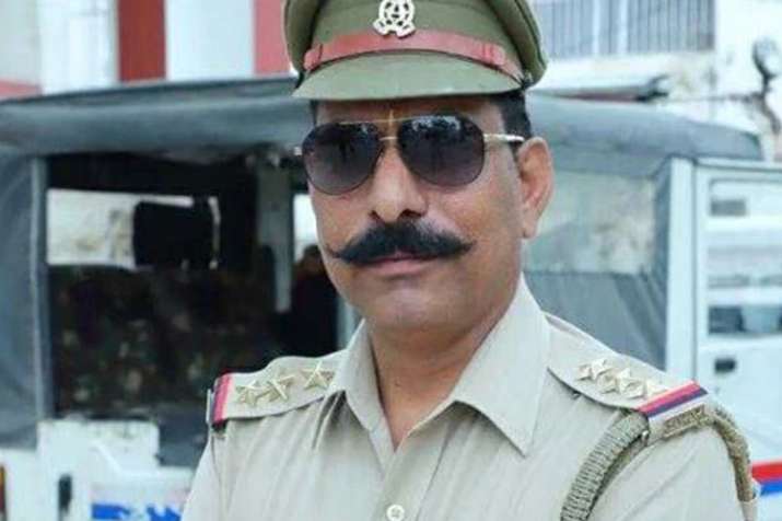 शहीद इंस्पेक्टर सुबोध कुमार के परिजनों की मदद को आगे आई UP पुलिस, दिये 70 लाख रुपये शहीद इंस्पेक्टर सुबोध कुमार के परिजनों की मदद को आगे आई UP पुलिस, दिये 70 लाख रुपये- India TV