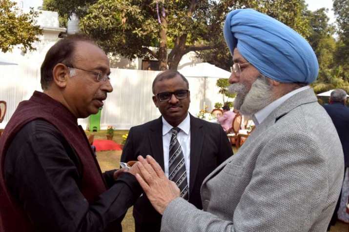 H S Phoolka meets BJP leader Vijay Goel H S Phoolka meets BJP leader Vijay Goel- India TV