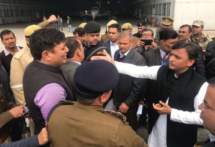 Akhilesh Yadav says stopped at Lucknow airport to prevent him from attending Allahabad event Akhilesh Yadav says stopped at Lucknow airport to prevent him from attending Allahabad event - India TV