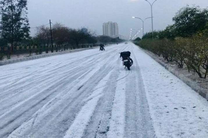 दिल्ली में आज हल्की बारिश के साथ गरज के साथ छींटे पड़ने के आसार, कल ओले गिरने की संभावना दिल्ली में आज हल्की बारिश के साथ गरज के साथ छींटे पड़ने के आसार, कल ओले गिरने की संभावना- India TV