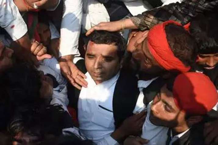 SP Leader Dharmendra Yadav injured during... SP Leader Dharmendra Yadav injured during...- India TV