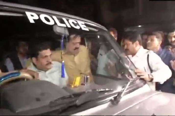 कोलकाता पुलिस... कोलकाता पुलिस...- India TV