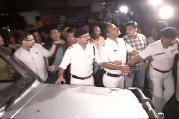 कोलकाता पुलिस,... कोलकाता पुलिस,...- India TV
