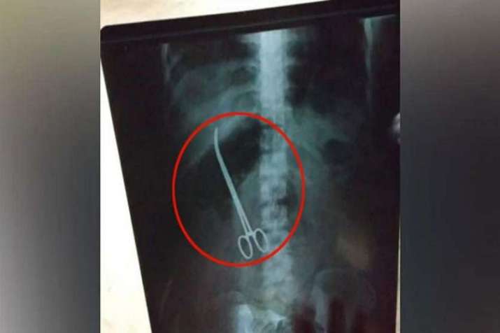 डॉक्टरों ने सर्जरी... डॉक्टरों ने सर्जरी...- India TV