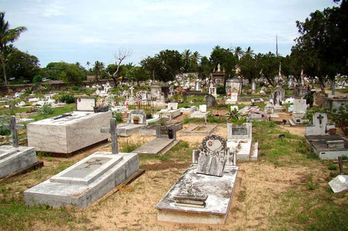 IT raids in graveyard IT raids in graveyard - India TV