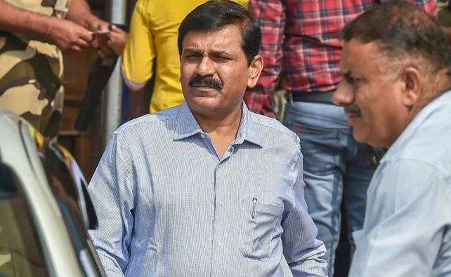 अवमानना मामले में नागेश्वर राव को 1 लाख का जुर्माना, कार्यवाही चलने तक कोर्ट में पीछे बैठे रहने की स अवमानना मामले में नागेश्वर राव को 1 लाख का जुर्माना, कार्यवाही चलने तक कोर्ट में पीछे बैठे रहने की स- India TV