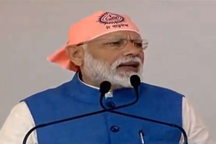 वाराणसी पहुंचे पीएम नरेंद्र मोदी, कई योजनाओं का किया शिलान्यास वाराणसी पहुंचे पीएम नरेंद्र मोदी, कई योजनाओं का किया शिलान्यास- India TV