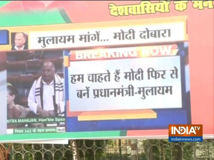 BJP Workers pick Mulayam Singh Yadav's statement favoring PM Modi BJP Workers pick Mulayam Singh Yadav's statement favoring PM Modi- India TV