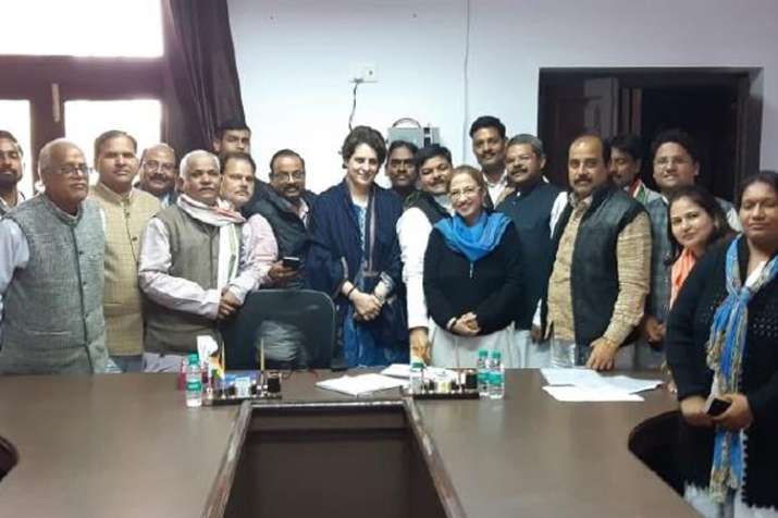 लखनऊ में प्रियंका गांधी का मैराथन मंथन, 'महान दल' करेगा राहुल का बेड़ापार! लखनऊ में प्रियंका गांधी का मैराथन मंथन, 'महान दल' करेगा राहुल का बेड़ापार!- India TV