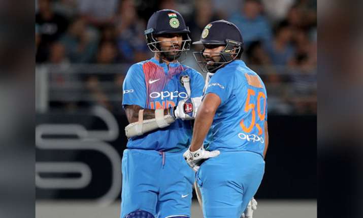 दूसरे टी20 मैच में अपनी जर्सी पहनकर क्यों नहीं उतरे रोहित शर्मा? नाम छिपाकर पहनी इस खिलाड़ी की जर्सी दूसरे टी20 मैच में अपनी जर्सी पहनकर क्यों नहीं उतरे रोहित शर्मा? नाम छिपाकर पहनी इस खिलाड़ी की जर्सी- India TV