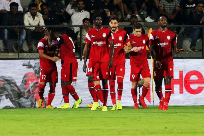 आईएसएल-5: मुम्बई की लगातार तीसरी हार, दूसरे स्थान पर पहुंचे हाईलैंडर्स आईएसएल-5: मुम्बई की लगातार तीसरी हार, दूसरे स्थान पर पहुंचे हाईलैंडर्स- India TV
