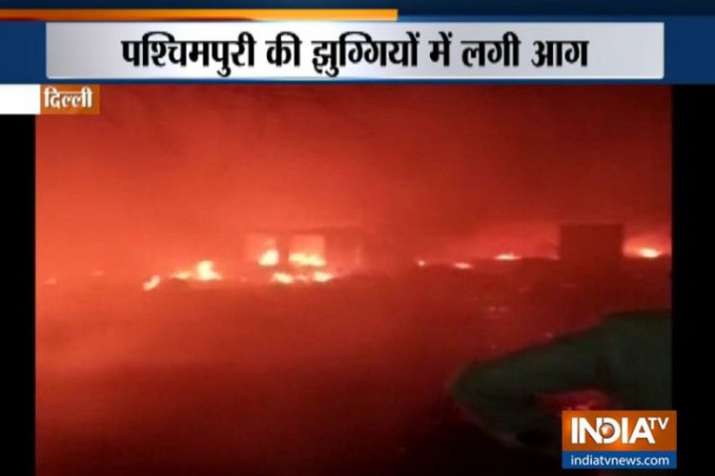 Delhi: Around 250 shanties gutted in massive fire in Paschim Puri Delhi: Around 250 shanties gutted in massive fire in Paschim Puri- India TV