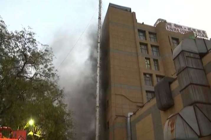 Delhi: Fire breaks out at an operation theatre in... Delhi: Fire breaks out at an operation theatre in...- India TV