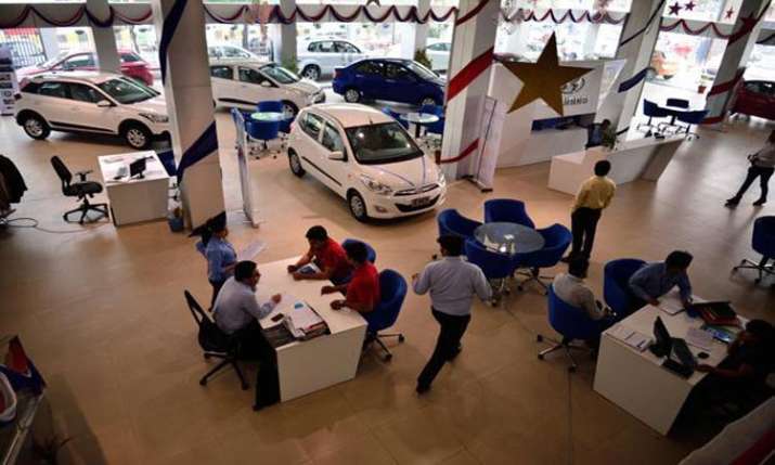 Car sale decline in februry Car sale decline in februry- India TV Paisa