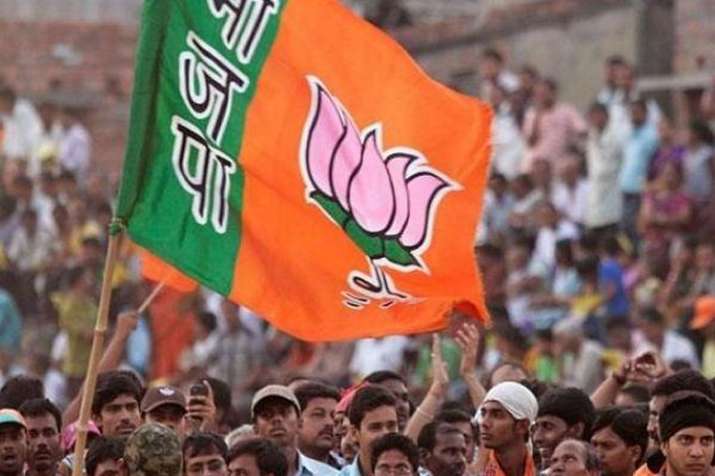 à¤®à¤®à¤¤à¤¾ à¤¬à¤¨à¤°à¥à¤à¥ à¤à¥ à¤¬à¤à¤à¤¾à¤² à¤®à¥à¤ à¤®à¥à¤¦à¥ à¤à¥ à¤¯à¥ à¤¹à¥à¤ à¤®à¤¹à¤¾à¤°à¤¥à¥, 28 à¤¸à¥à¤à¥à¤ à¤ªà¤° à¤¬à¥à¤à¥à¤ªà¥ à¤à¥ à¤²à¤¿à¤¸à¥à¤- India TV