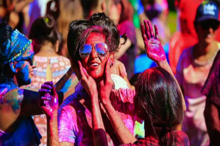 आज होली है, पूरा देश रंगों के इस त्योहार में हुआ सराबोर आज होली है, पूरा देश रंगों के इस त्योहार में हुआ सराबोर- India TV