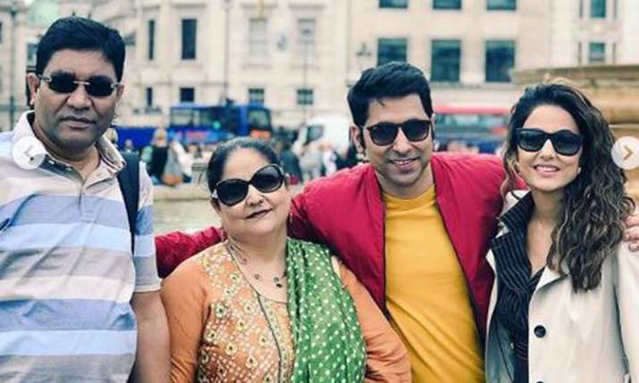 Hina Khan with family Hina Khan with family- India TV