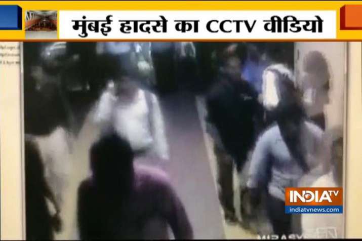 WATCH: CCTV of CST bridge collapse emerges, people rush in panic WATCH: CCTV of CST bridge collapse emerges, people rush in panic- India TV