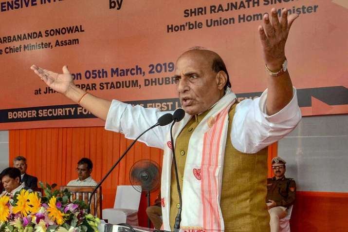 Union Home Minister Rajnath Singh addresses a public... Union Home Minister Rajnath Singh addresses a public...- India TV