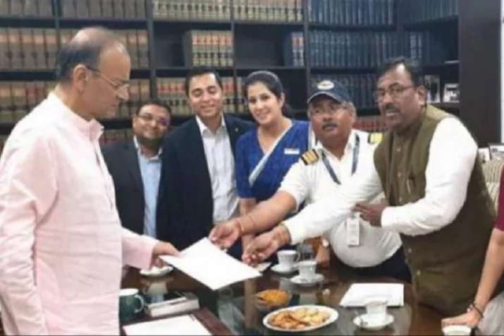 वित्त मंत्री अरुण... वित्त मंत्री अरुण...- India TV Paisa