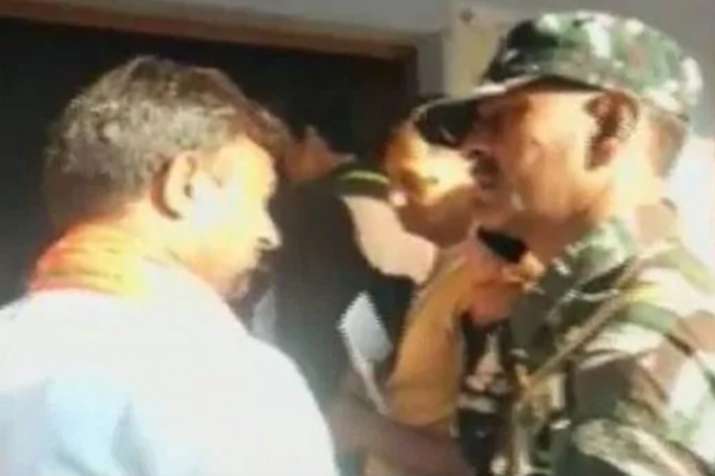 बुलंदशहर से बीजेपी उम्मीदवार भोला सिंह एक दिन के लिए नजरबंद बुलंदशहर से बीजेपी उम्मीदवार भोला सिंह एक दिन के लिए नजरबंद- India TV