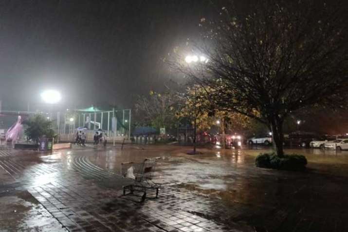 Light rain, thunderstorm turns weather pleasant in... Light rain, thunderstorm turns weather pleasant in...- India TV