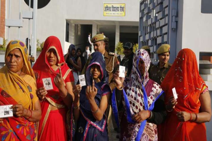 इटावा की ग्राउंड रिपोर्टः जानें यूपी के यादवलैंड में किस साइड खड़े हैं यदुवंशी इटावा की ग्राउंड रिपोर्टः जानें यूपी के यादवलैंड में किस साइड खड़े हैं यदुवंशी- India TV