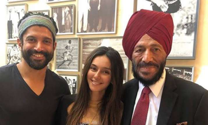 Farhan Akhtar and Shibani Dandekar meet Milkha Singh Farhan Akhtar and Shibani Dandekar meet Milkha Singh- India TV
