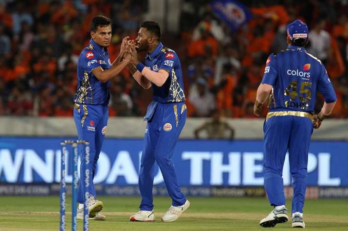 IPL 2019: धमाकेदार प्रदर्शन के बाद रोहित शर्मा ने बांधे युवा स्पिनर राहुल चाहर की तारीफों के पुल IPL 2019: धमाकेदार प्रदर्शन के बाद रोहित शर्मा ने बांधे युवा स्पिनर राहुल चाहर की तारीफों के पुल- India TV
