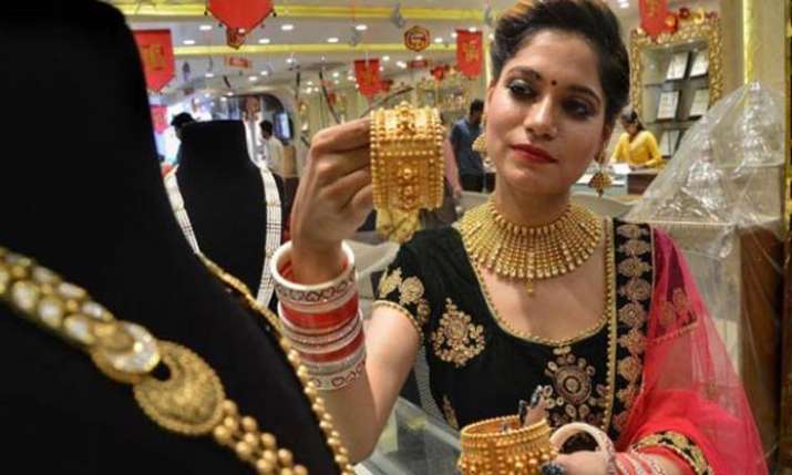 people buying gold jewellery people buying gold jewellery- India TV Paisa