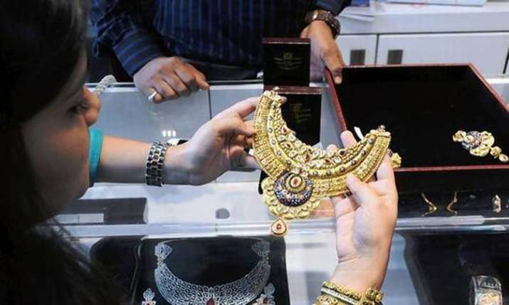 Gold, silver prices fall on weak demand Gold, silver prices fall on weak demand- India TV Paisa