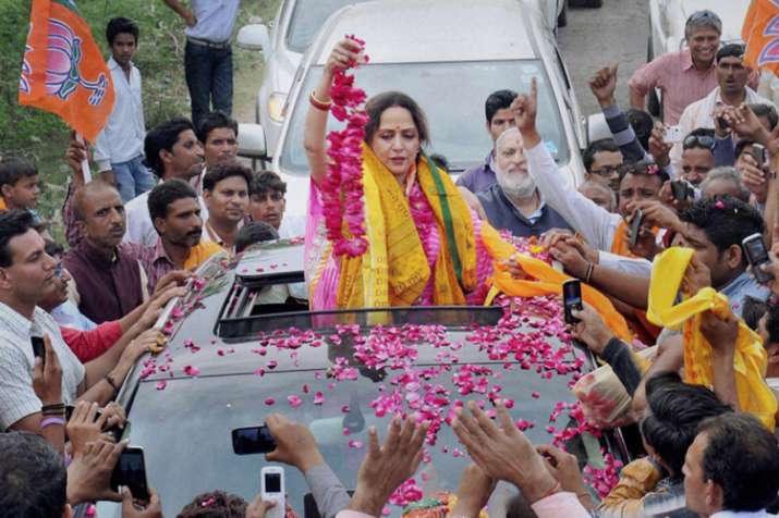 हेमा मालिनी के बाद रालोद प्रत्याशी भी आचार संहिता उल्लंघन में फंसे, मुकदमा दर्ज हेमा मालिनी के बाद रालोद प्रत्याशी भी आचार संहिता उल्लंघन में फंसे, मुकदमा दर्ज- India TV
