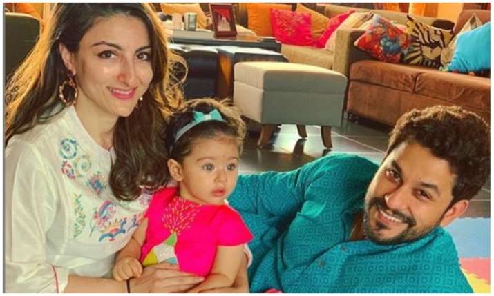 Soha ali khan, inaaya and kunal khemu Soha ali khan, inaaya and kunal khemu- India TV