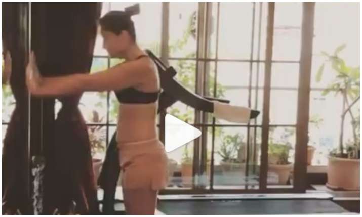 kareena kapoor surya namaskar video kareena kapoor surya namaskar video- India TV